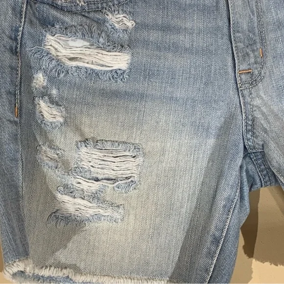 American Eagle Distressed Denim Shorts Women’s Size 4 Mid Rise 5.5” Inseam - Picture 3 of 5